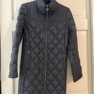 MICHAEL Kors grey packable down coat. Size medium. Warm lightweight coat.
